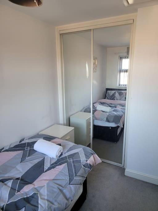 2 Bedroom End Of Terrace House Wellington  Eksteriør bilde
