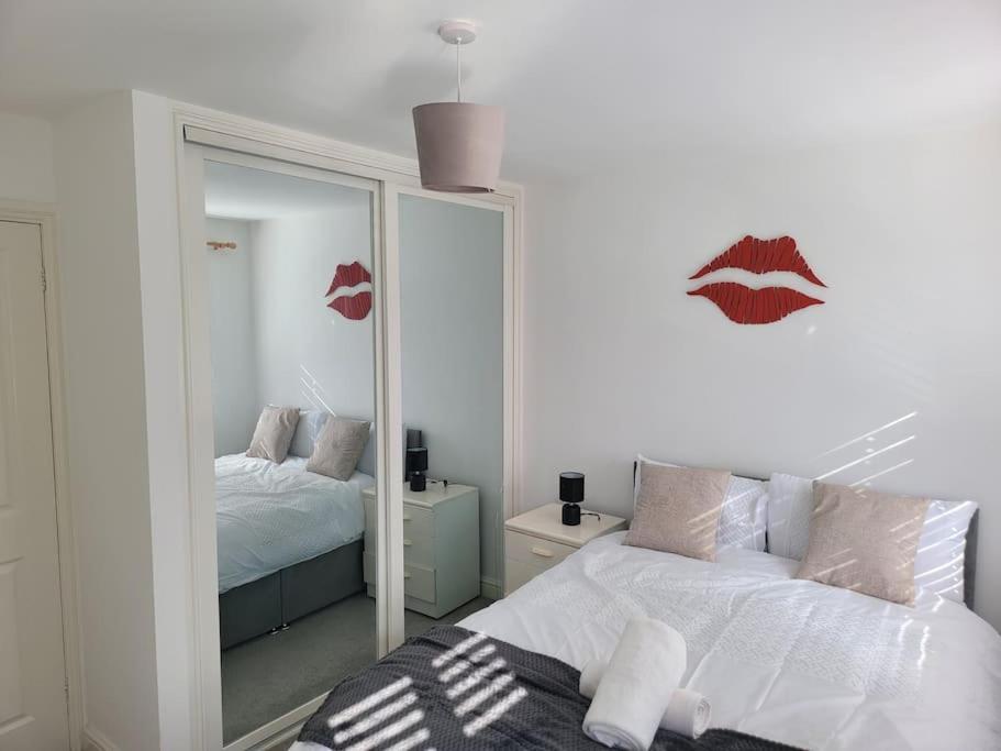 2 Bedroom End Of Terrace House Wellington  Eksteriør bilde