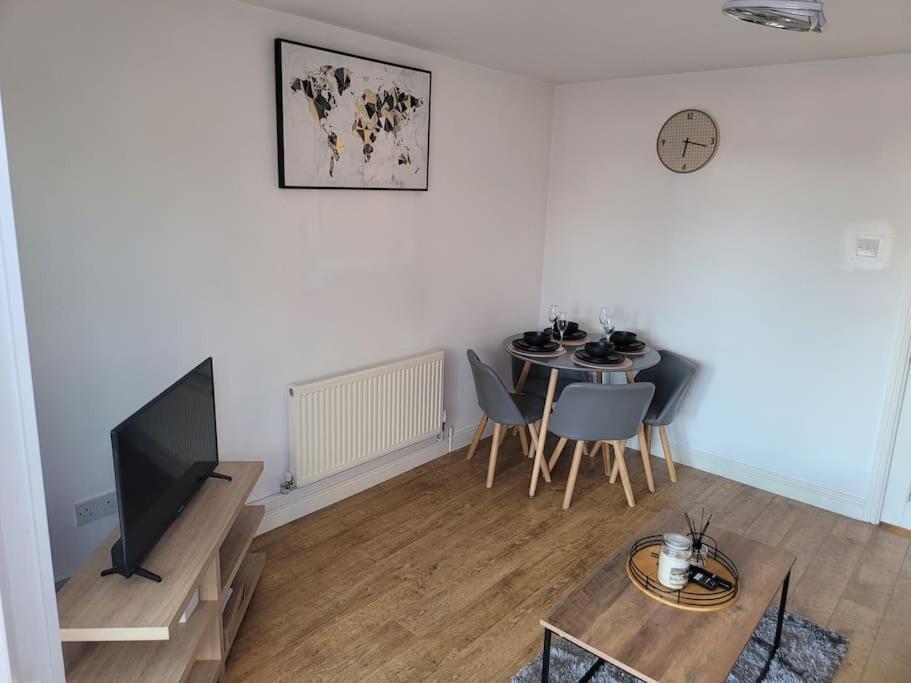 2 Bedroom End Of Terrace House Wellington  Eksteriør bilde