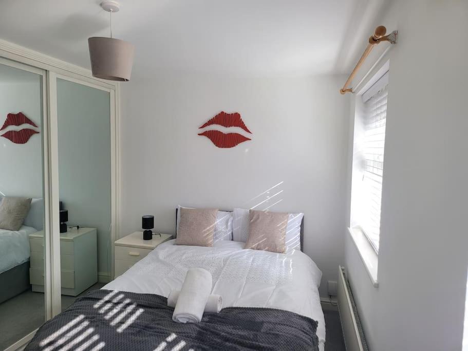 2 Bedroom End Of Terrace House Wellington  Eksteriør bilde