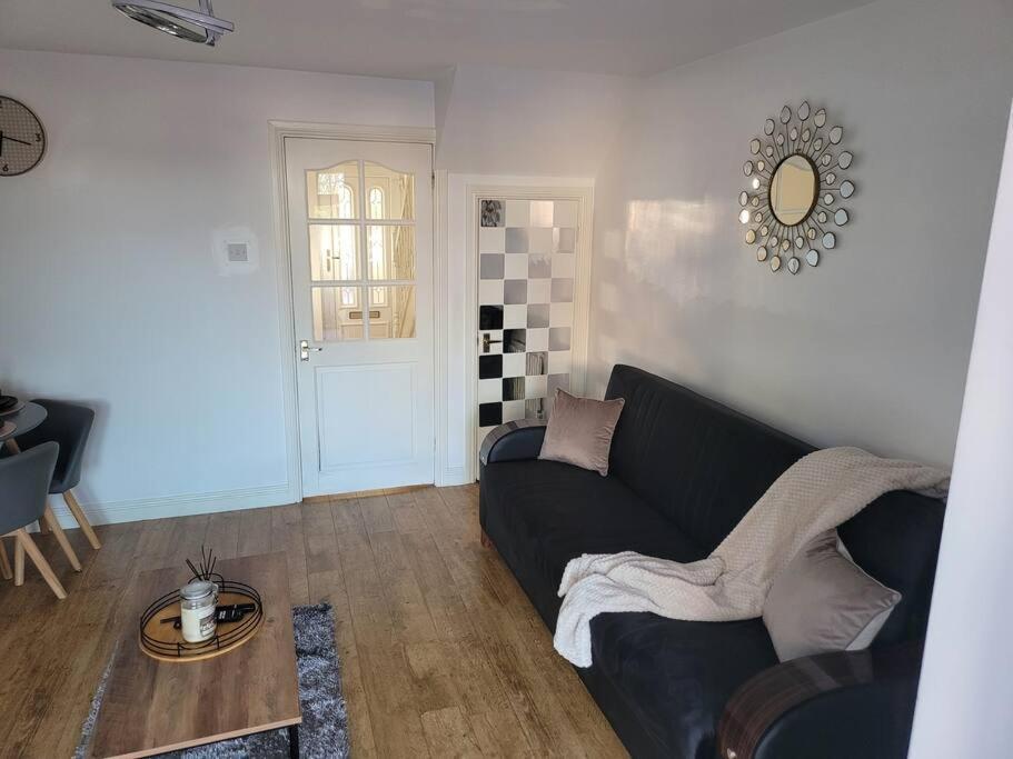 2 Bedroom End Of Terrace House Wellington  Eksteriør bilde