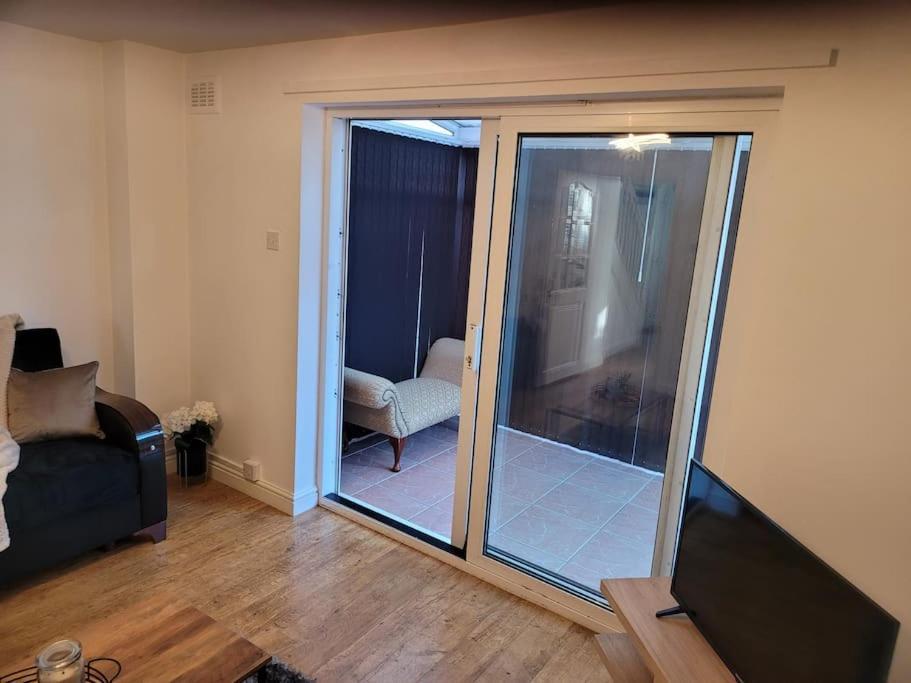 2 Bedroom End Of Terrace House Wellington  Eksteriør bilde