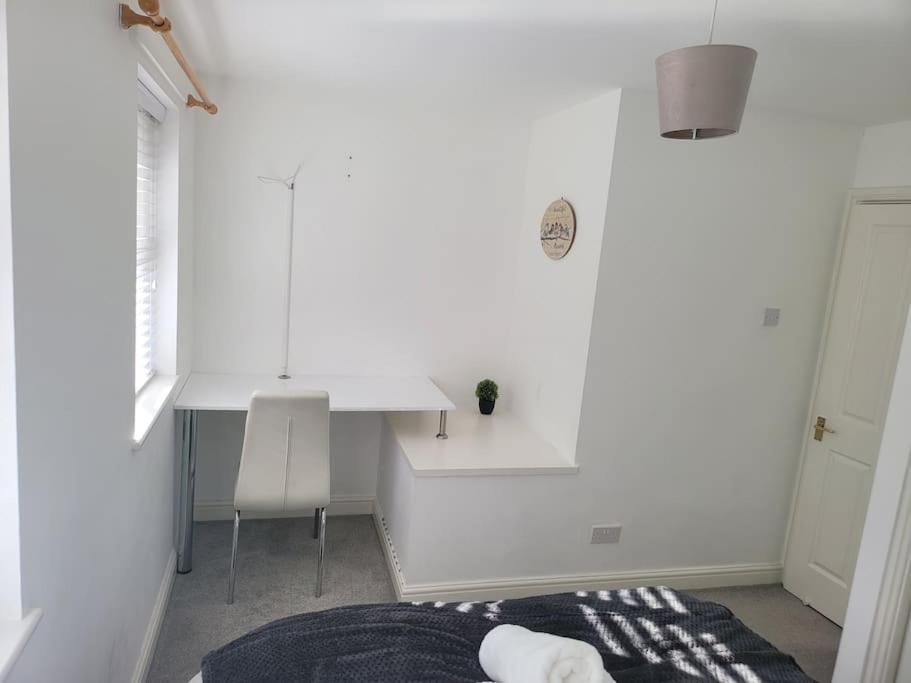 2 Bedroom End Of Terrace House Wellington  Eksteriør bilde